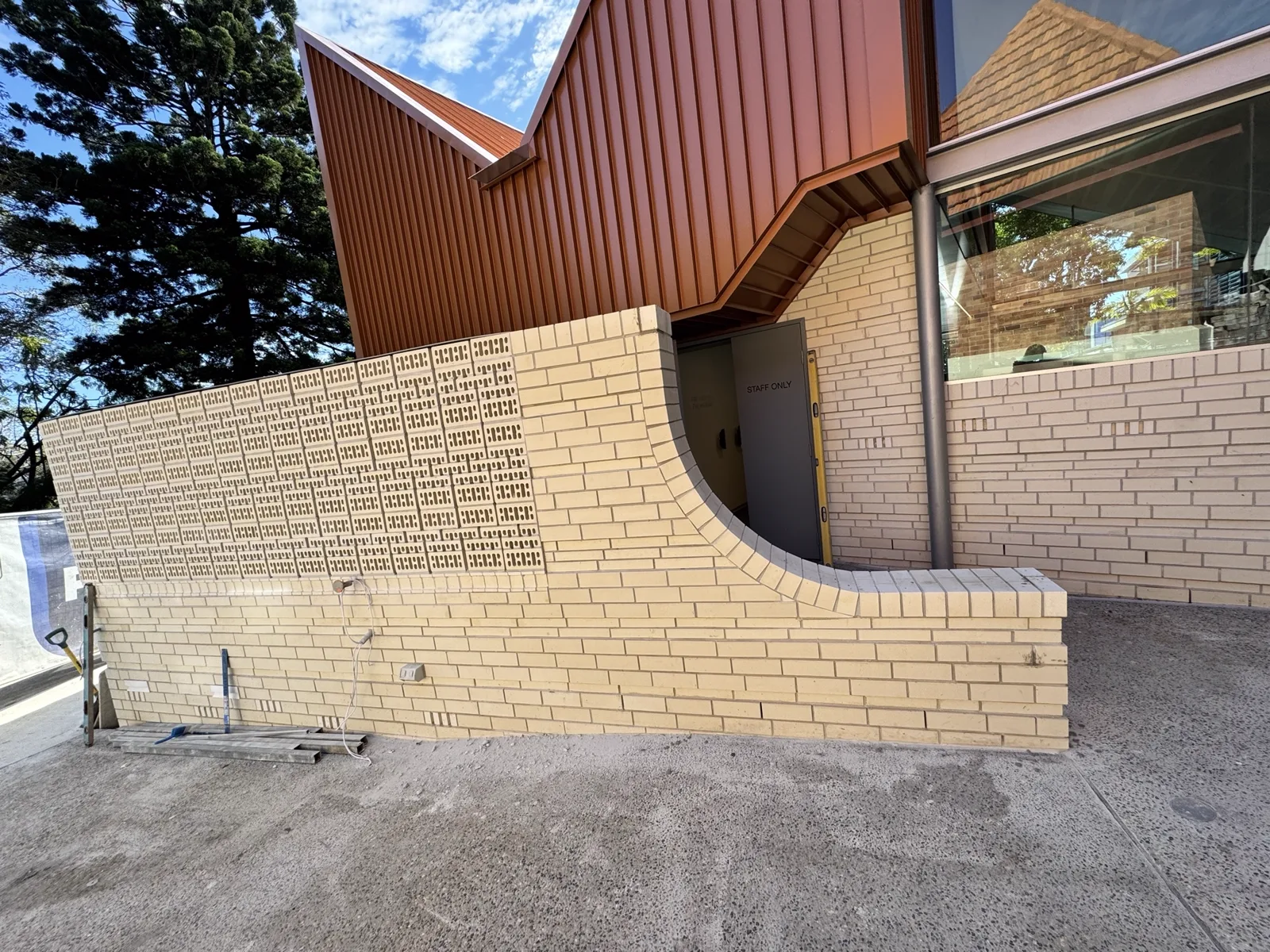Curved face brickwork with a hit-and-miss perforated brick screen panel, built by Unique City Homes on a South East Queensland site.